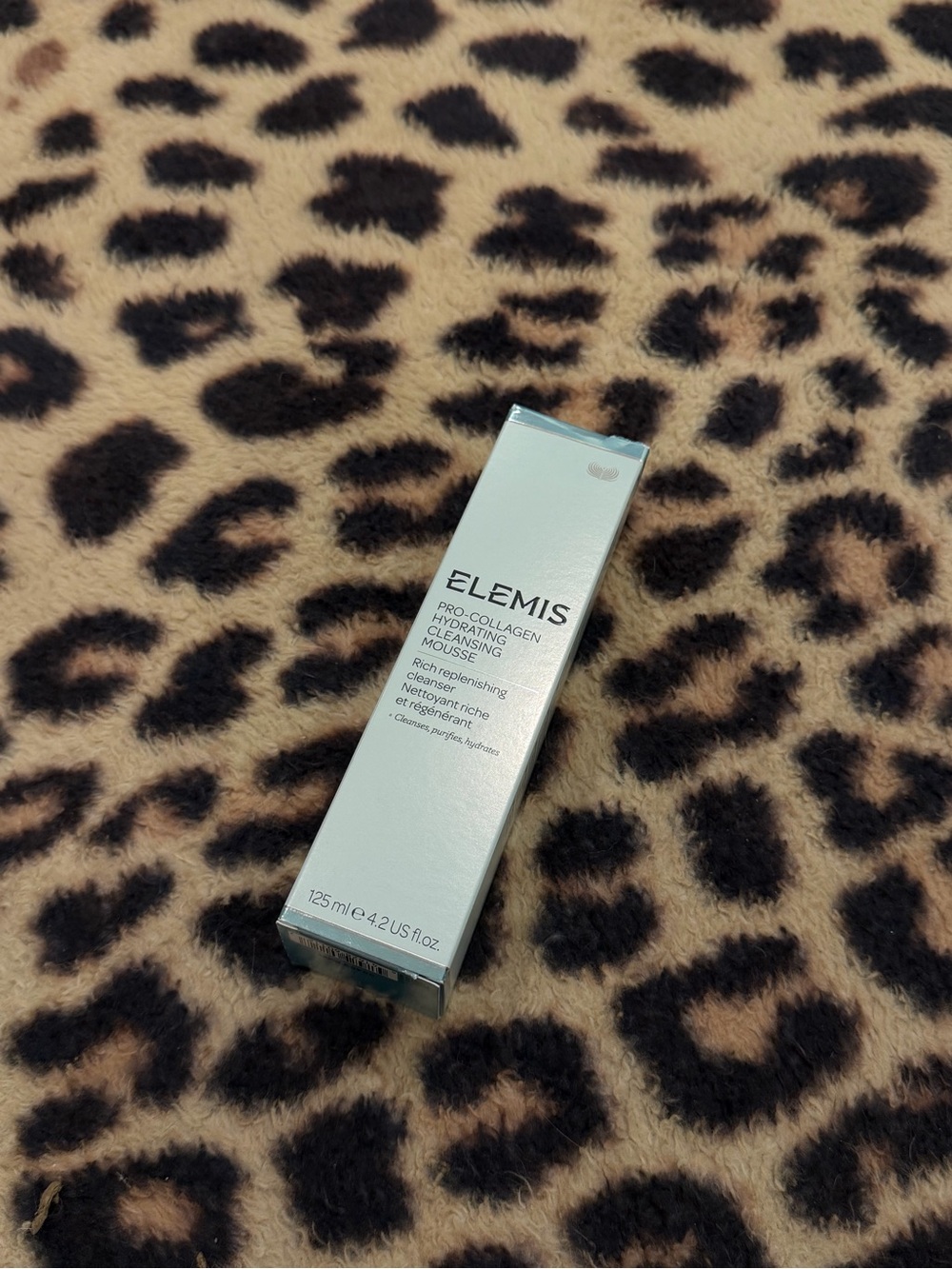 ELEMIS Hydrating Cleansing Mousse - Teal and Silver - Picture 2 of 2